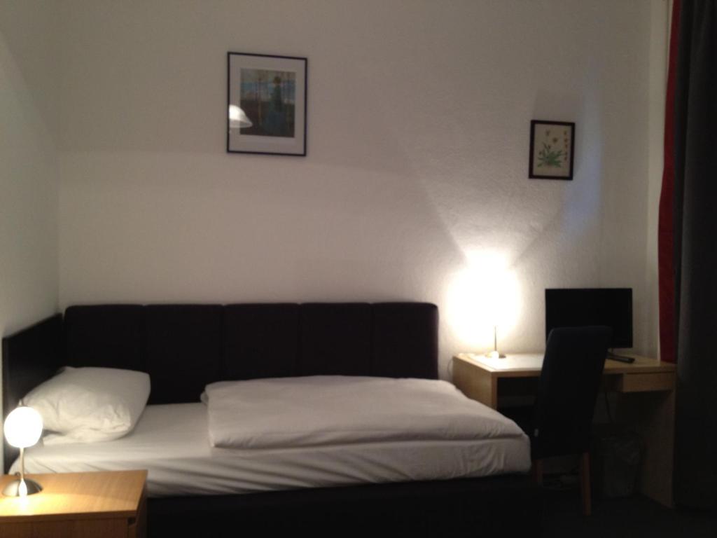 Hotel-Pension Dorma Berlin Room photo
